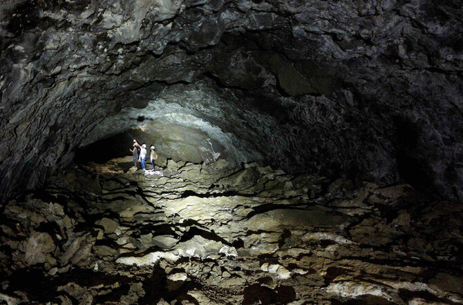 La grotte d'Abu Al-Waul : La plus longue grotte du Royaume fait le bonheur des amateurs d'aventure