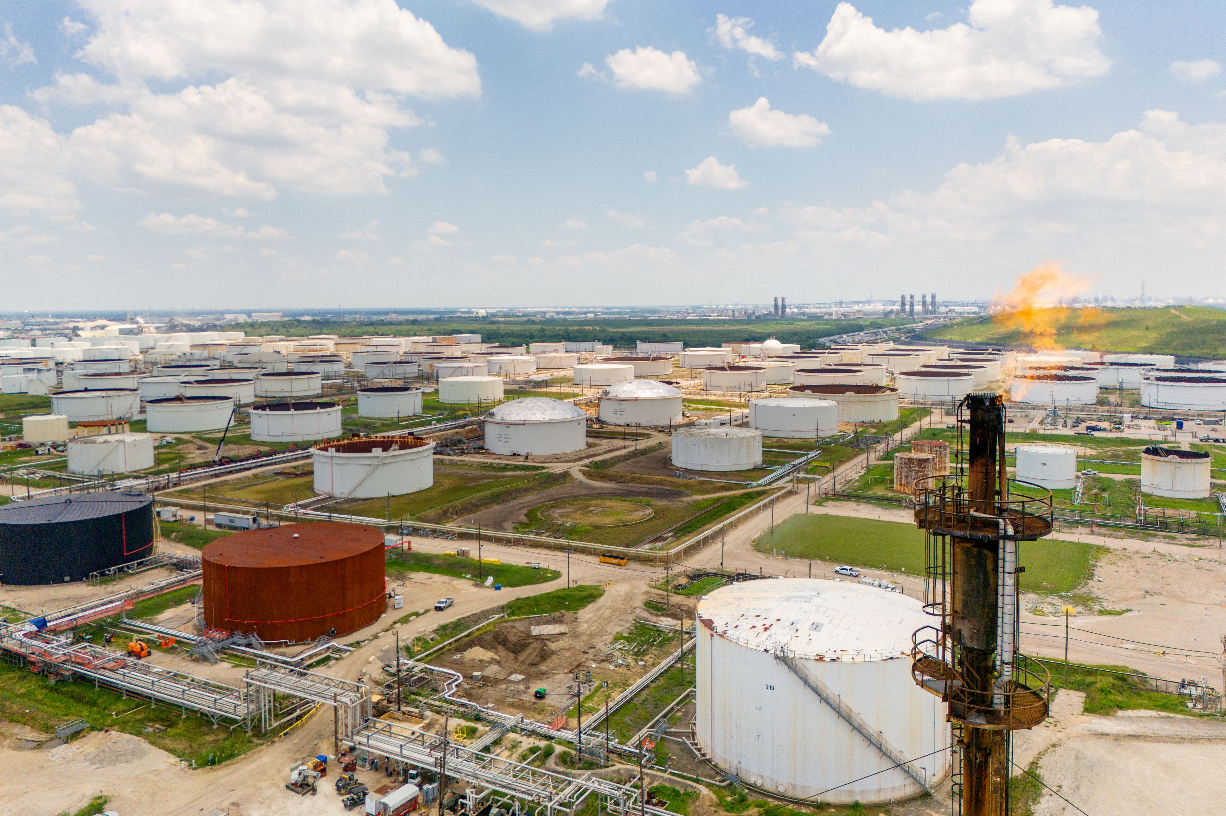 Les cours du pétrole fléchissent à cause des craintes pour la demande
