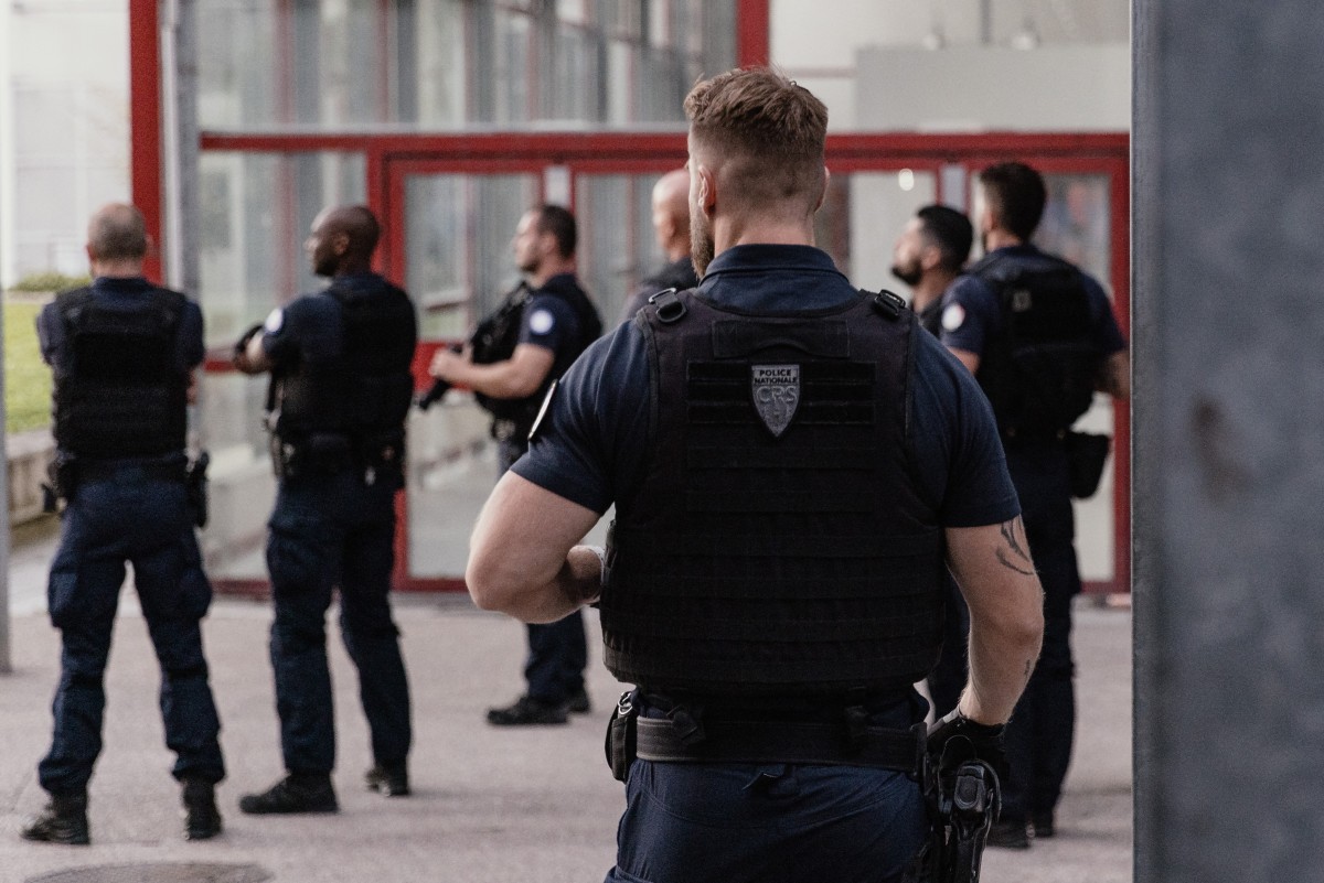 Grenoble: un homme armé d'un couteau grièvement blessé par des policiers