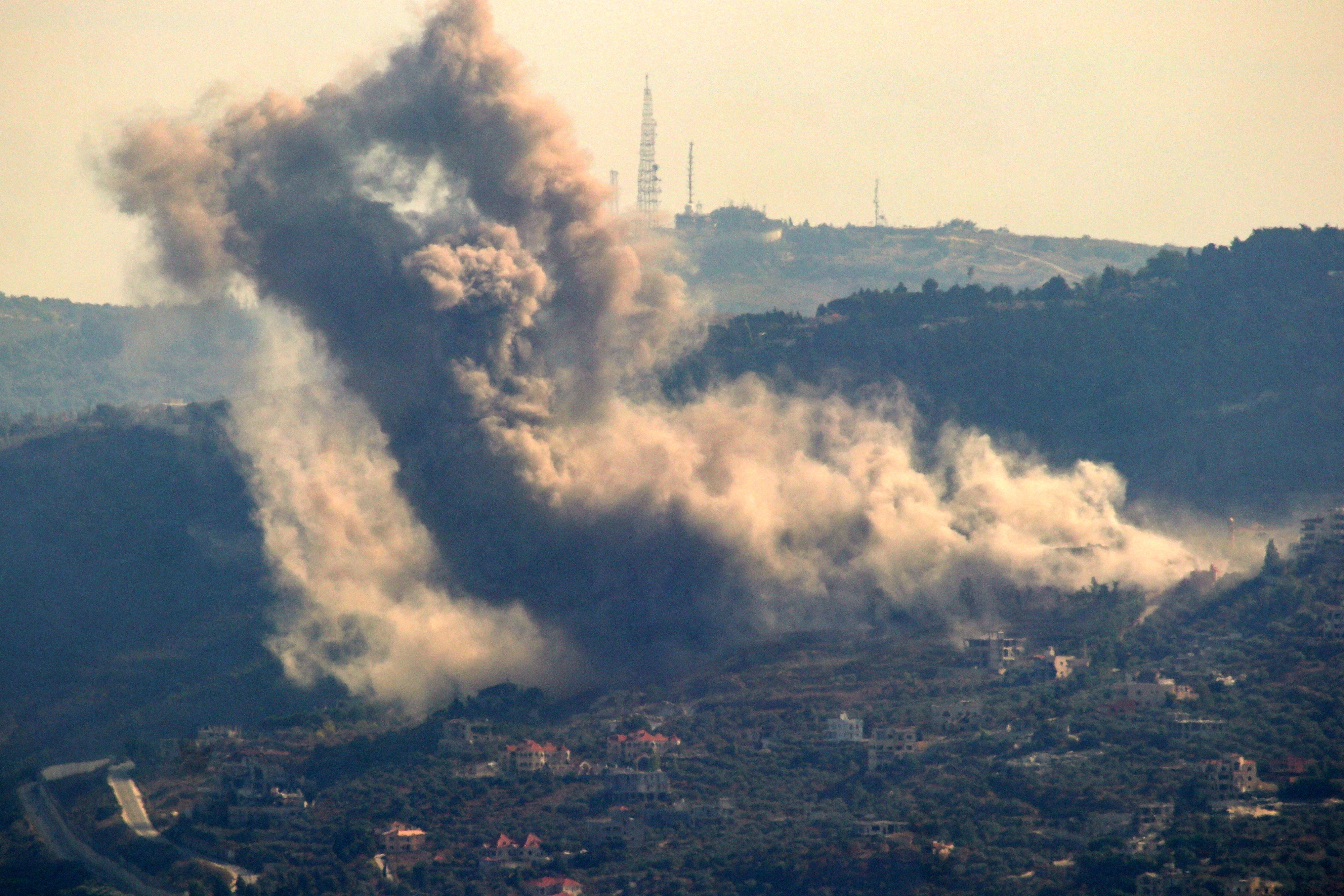 Liban: une source de sécurité dit qu'un camion de missiles du Hezbollah a été touché par une frappe israélienne