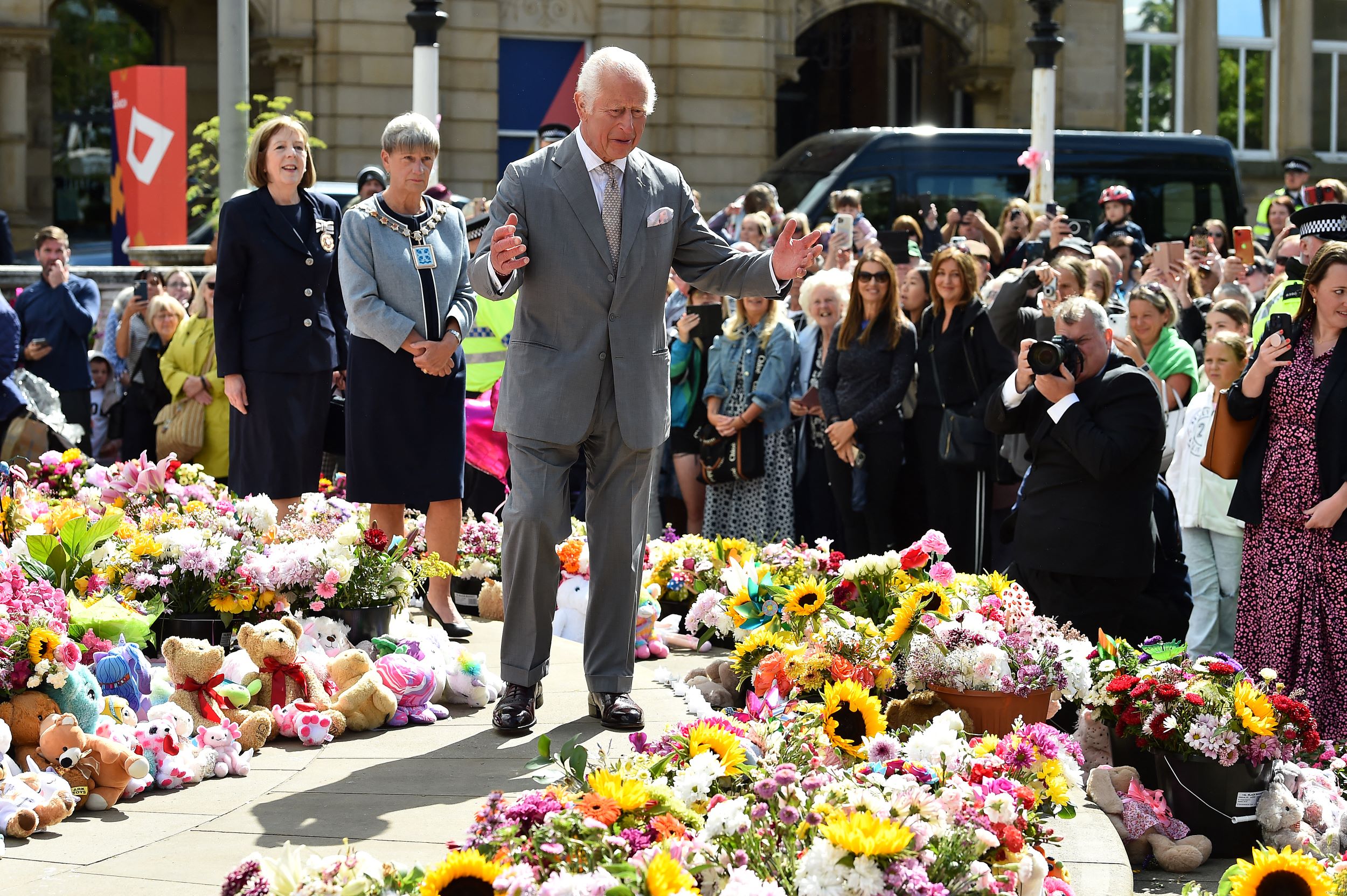Charles III rencontre des survivants de l'attaque de Southport, à l'origine des récentes émeutes