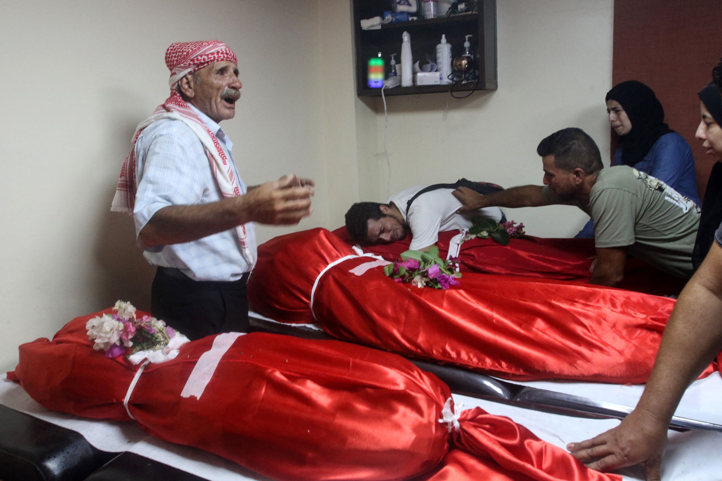 Une source proche du Hezbollah affirme qu'Israël a ciblé des dépôts d'armes dans l'est du Liban