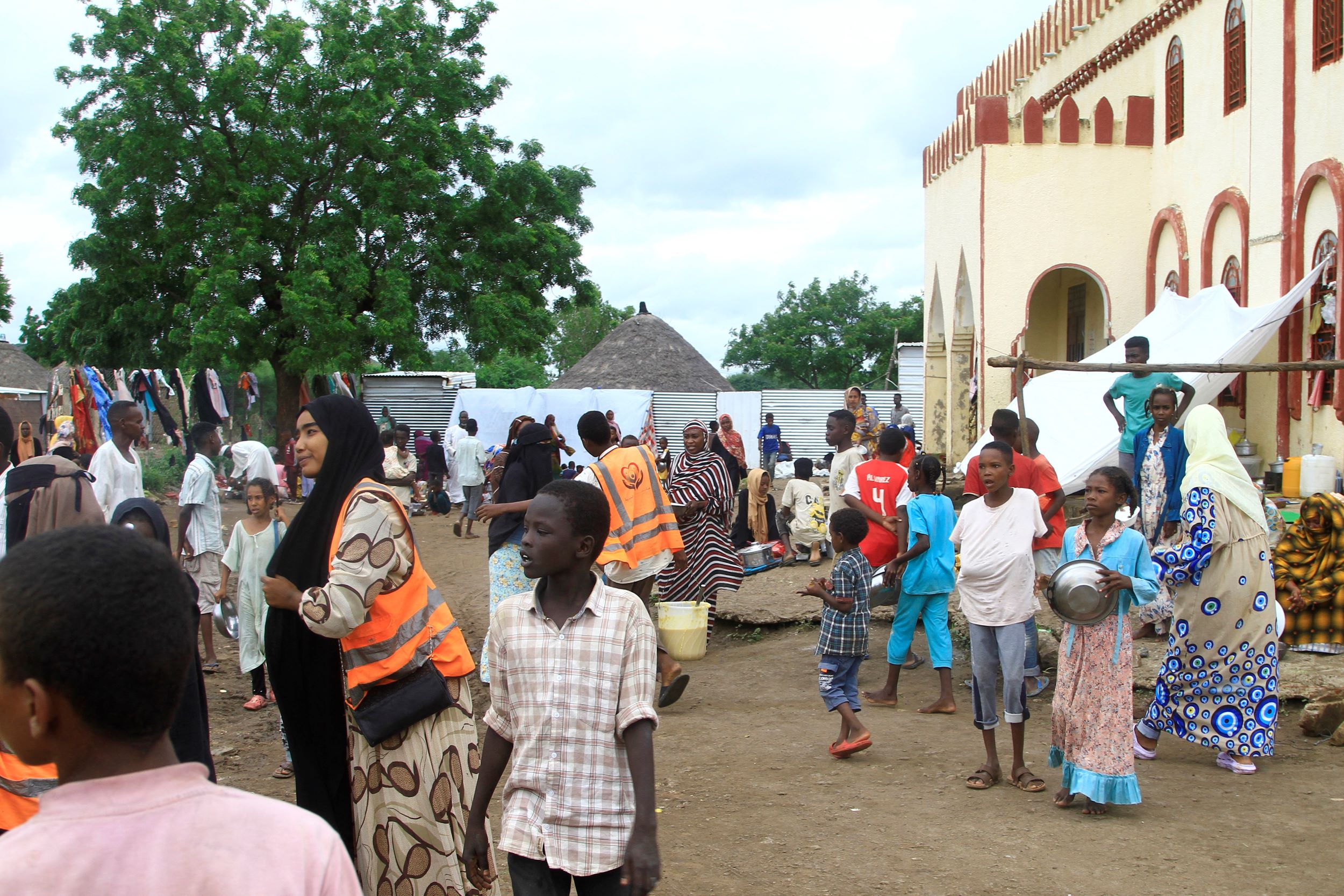 Soudan : un premier convoi humanitaire entre au Darfour, via le Tchad