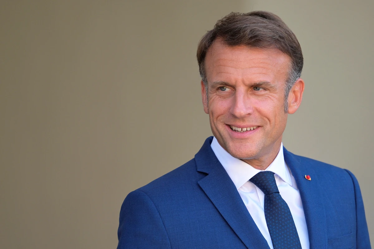Macron prend tout son temps et écarte l’idée d’un gouvernement de gauche