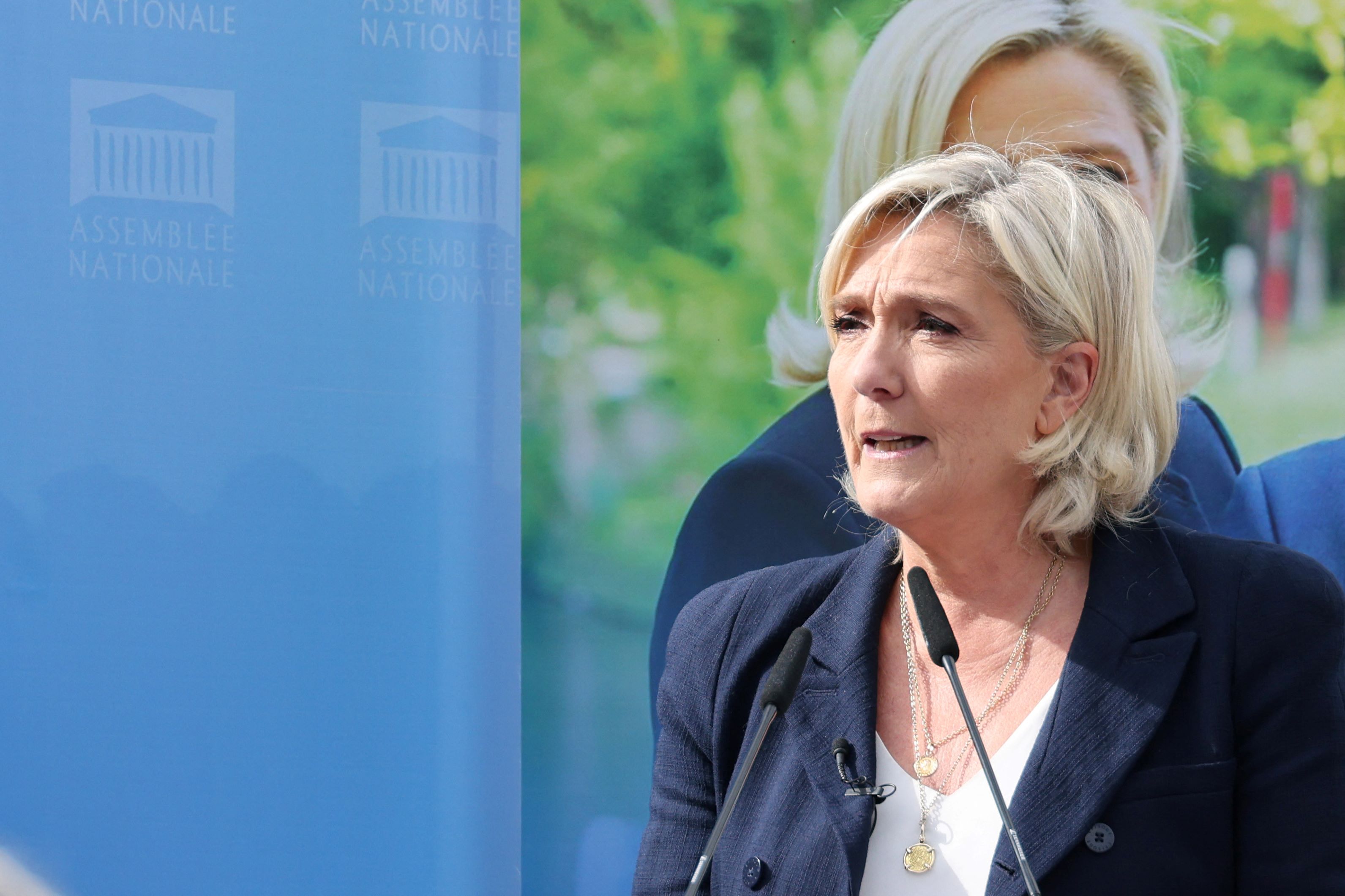 Soupçons de détournement de fonds publics européens: Marine Le Pen, le RN et 24 personnes jugés à partir de lundi