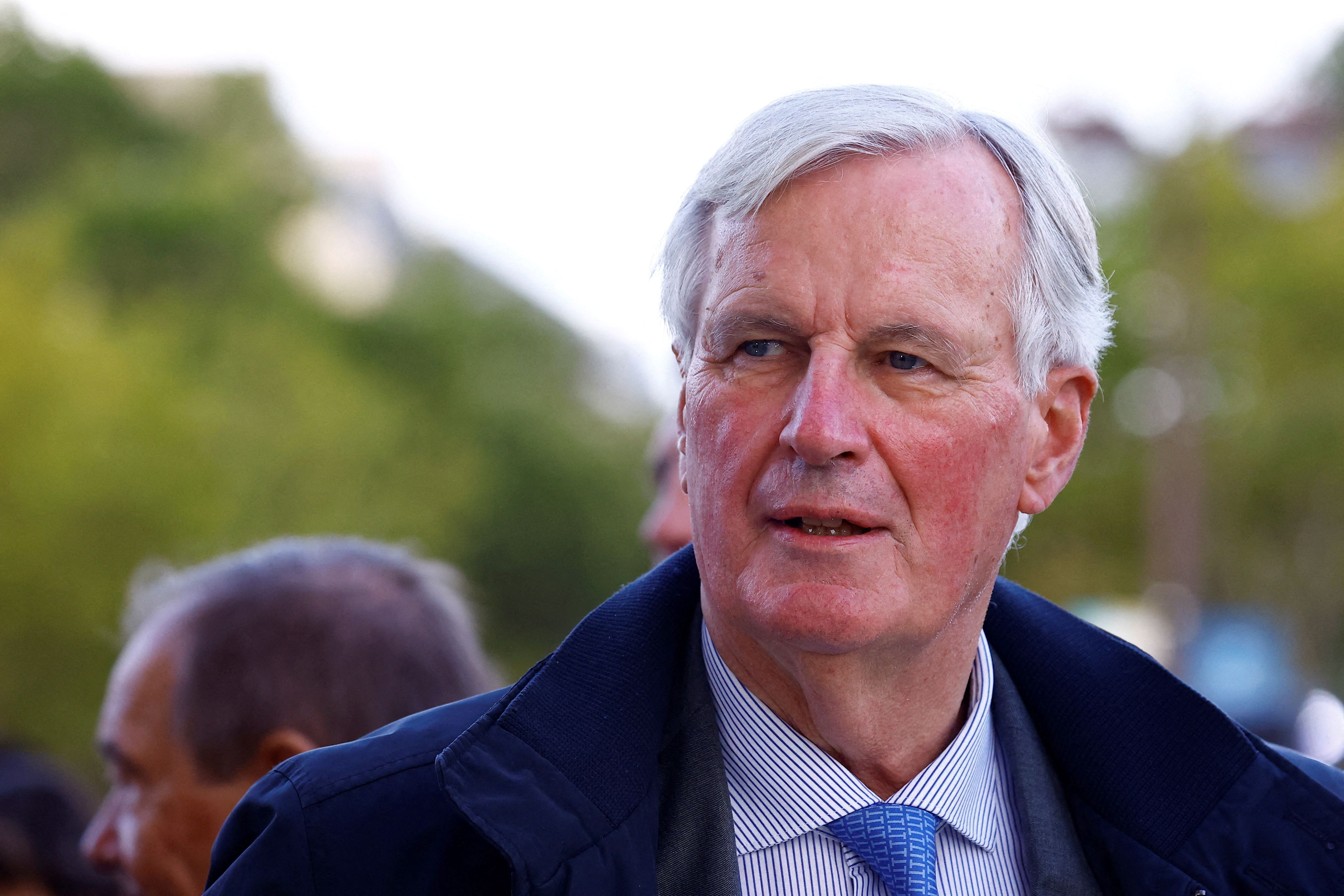 La tension monte entre Barnier et les macronistes
