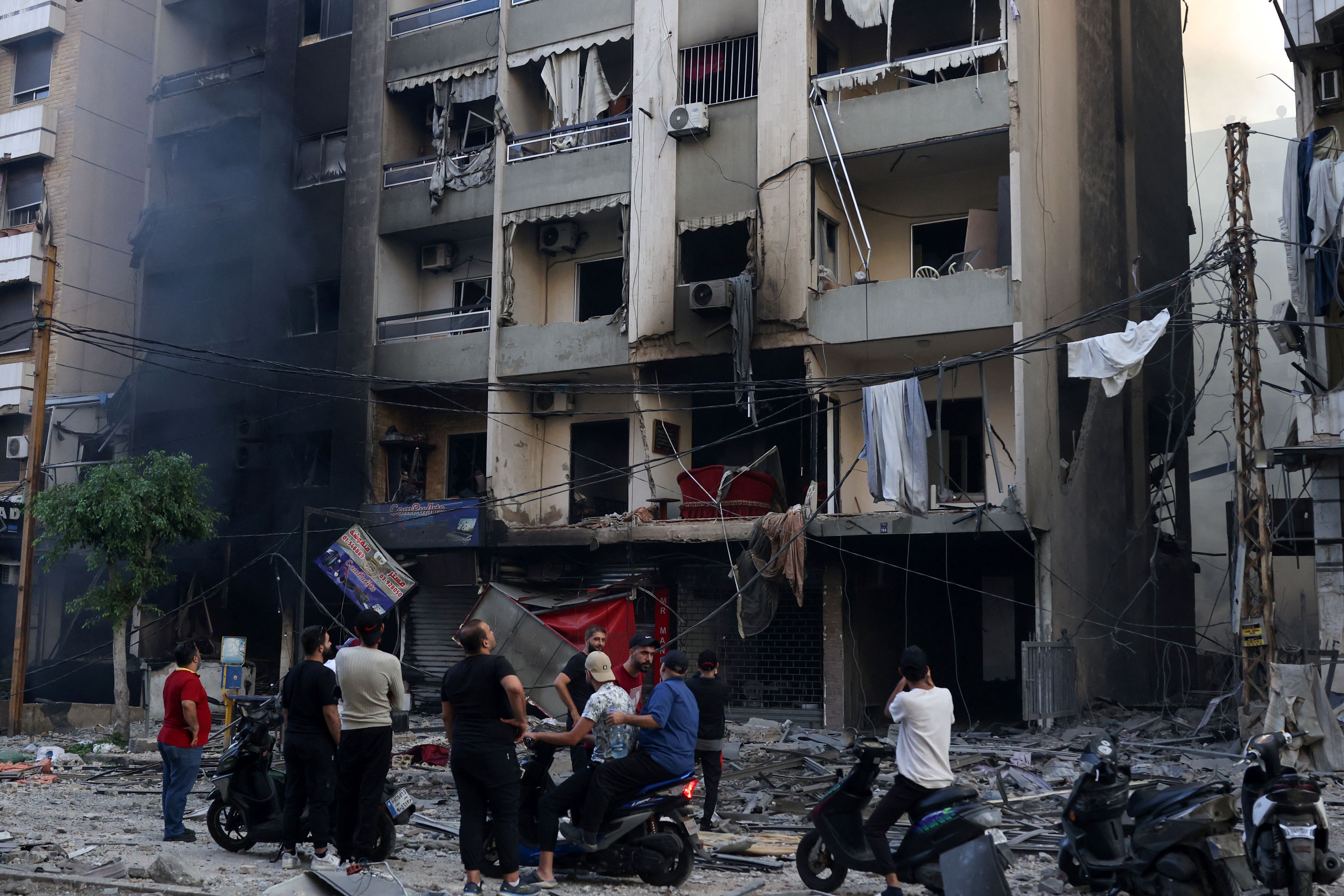 Dans les rues de Beyrouth, des déplacés hébétés par une nuit de cauchemar