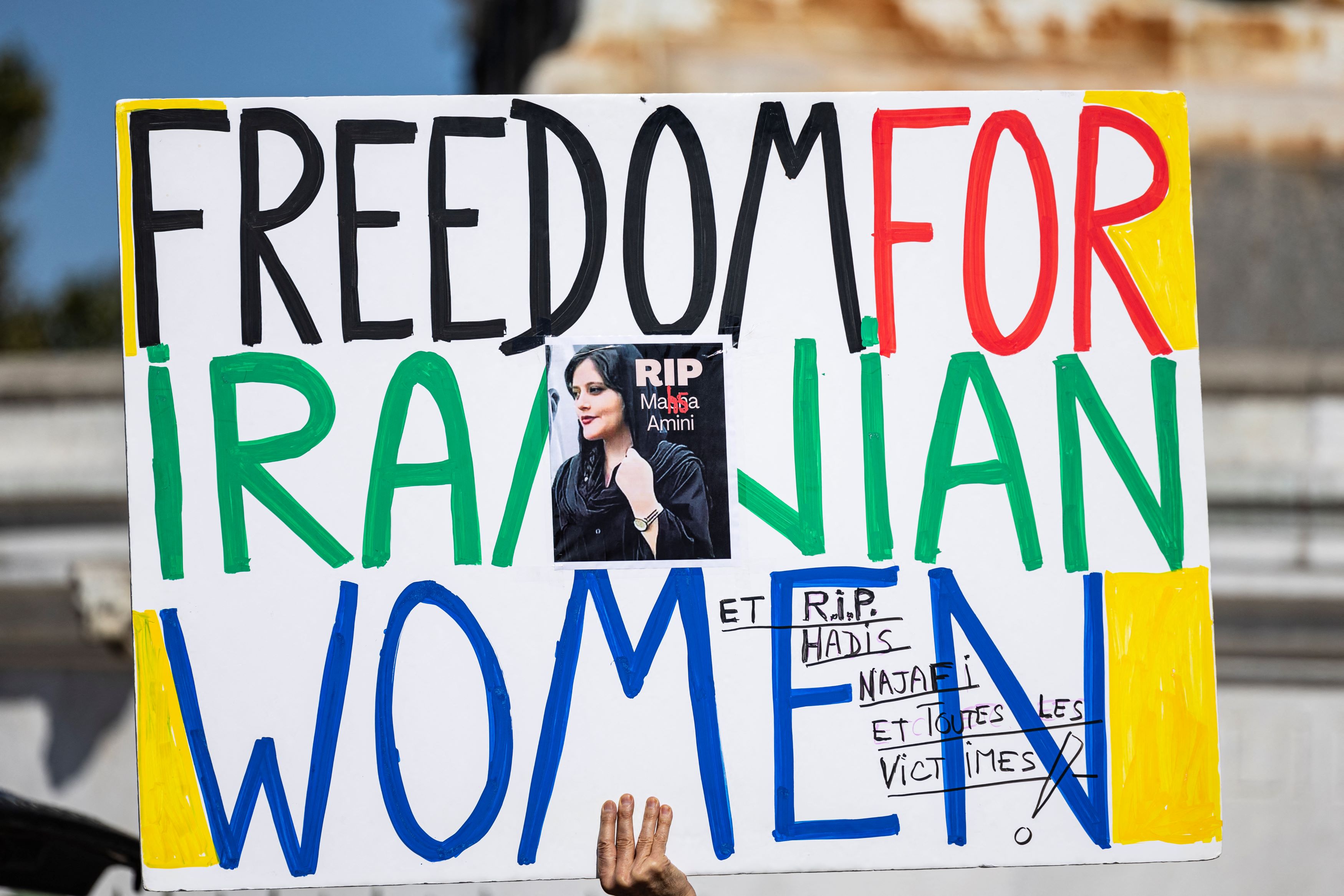 Des centaines de manifestants à Paris en soutien à "Femme, Vie, Liberté" en Iran