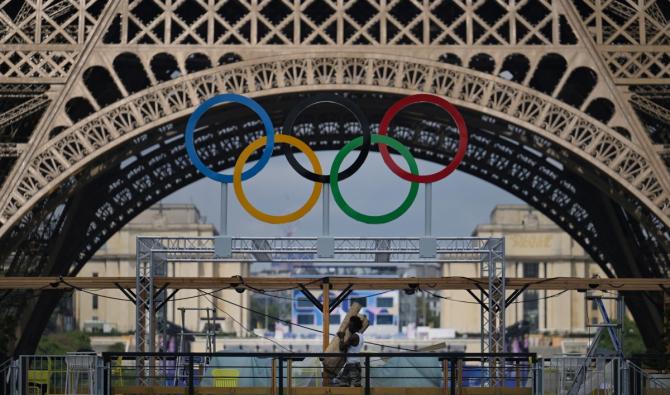 Anneaux olympiques sur la tour Eiffel: Dati veut des « consultations »