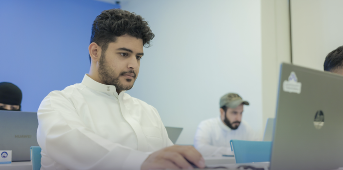 L'Académie Tuwaiq de Riyad avec Meta, lance le premier diplôme en science des données et en intelligence artificielle.