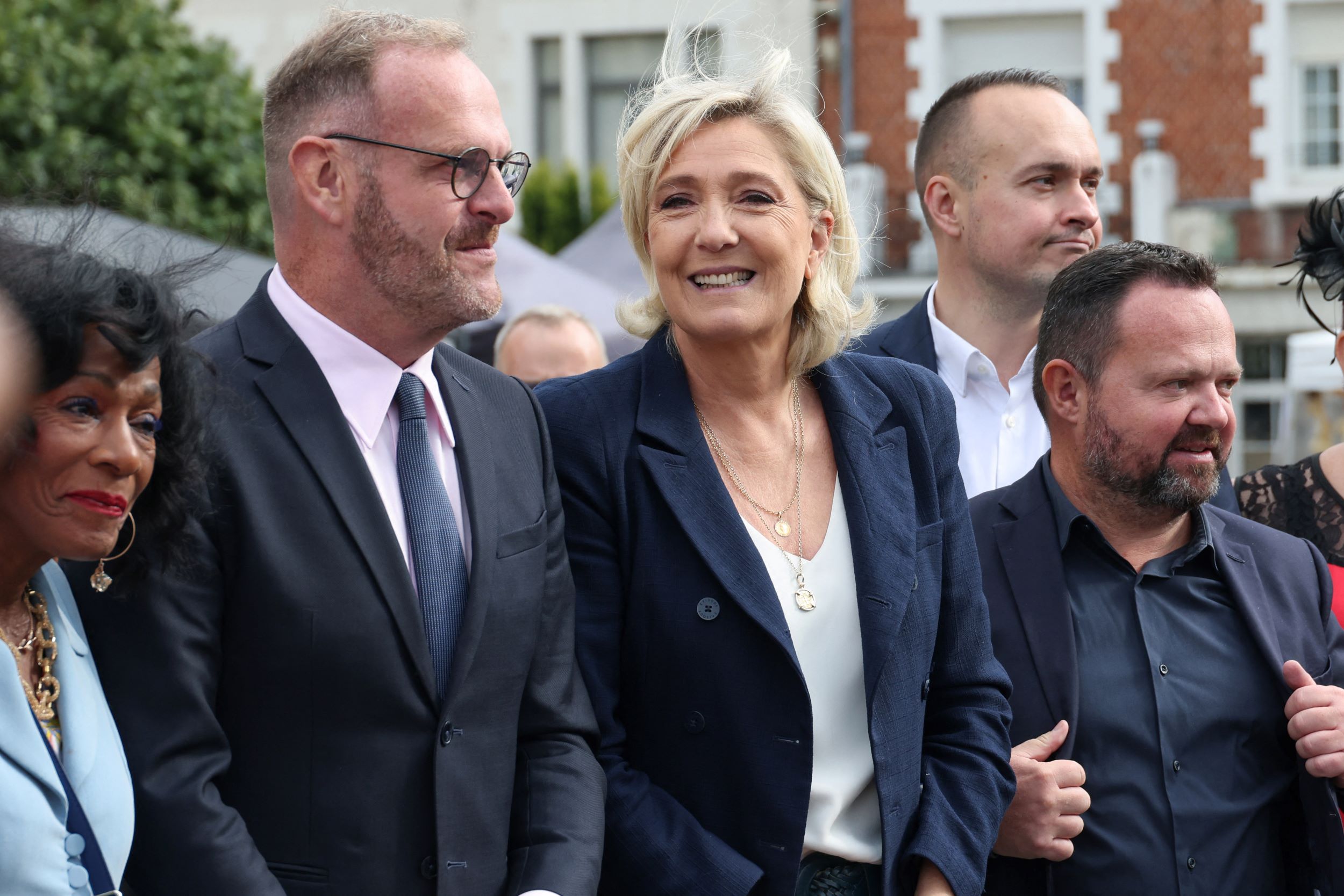 Marine Le Pen appelle à avoir recours au référendum sur les sujets prioritaires