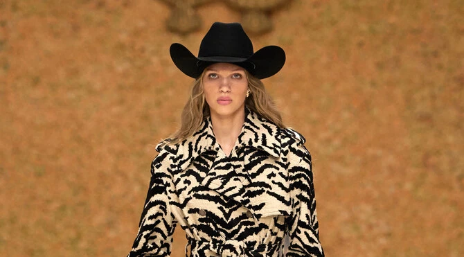 Roberto Cavalli clôture la Semaine de la mode de Dubaï avec des imprimés animaliers audacieux