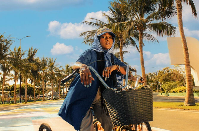 La rappeuse saoudienne Asayel évoque son premier single, «Asliyah»