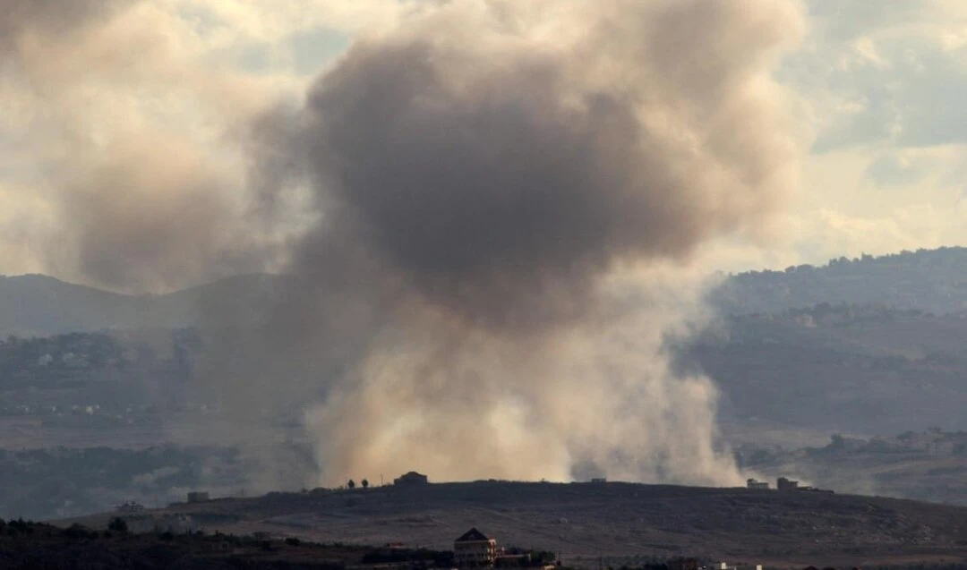 Nouveaux raids aériens israéliens au Liban, l'armée dit avoir frappé une centaine de cibles