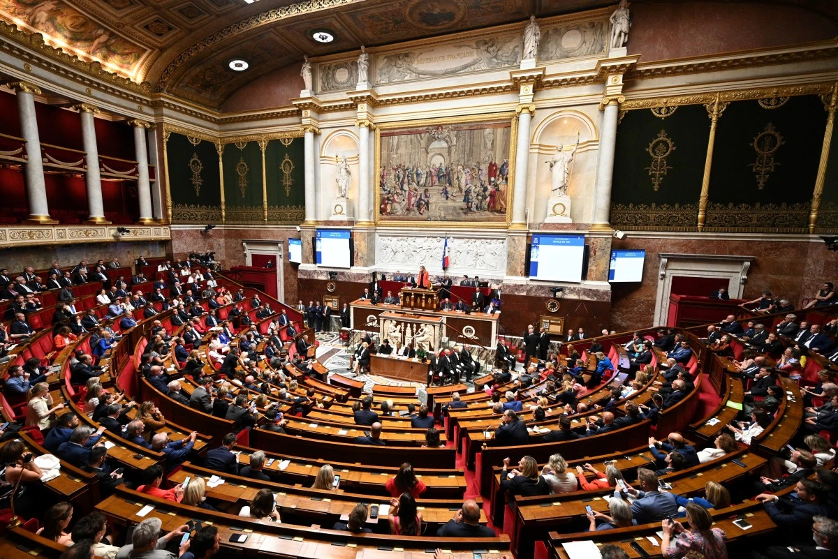 Matignon: Macron n'a pas tenu compte des résultats des législatives pour 3 Français sur 4