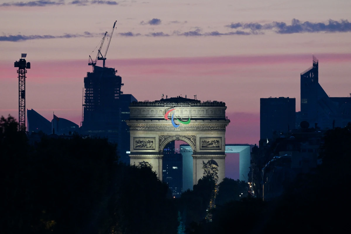 JO de Paris: une dernière fête sur les Champs-Elysées pour célébrer l'équipe de France