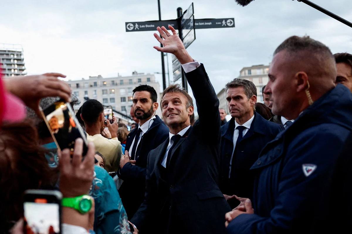 De la réindustrialisation à la réforme des retraites, les grands axes économiques du "septennat" Macron