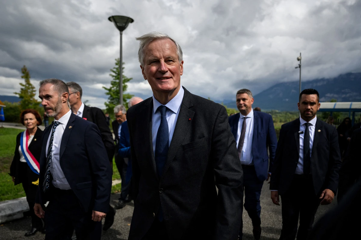 Barnier espère finaliser son gouvernement, manifestations contre le couple exécutif