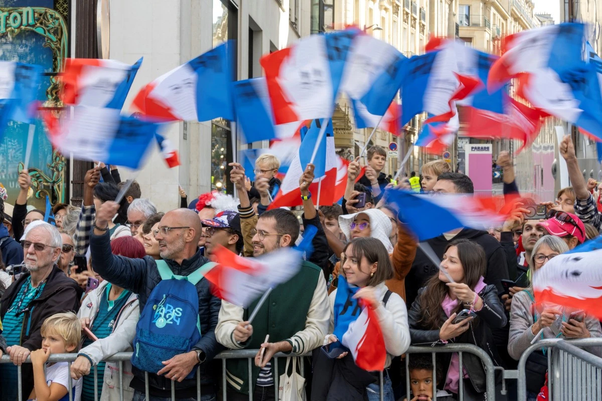 JO de Paris: une dernière fête sur les Champs-Elysées pour célébrer l'équipe de France