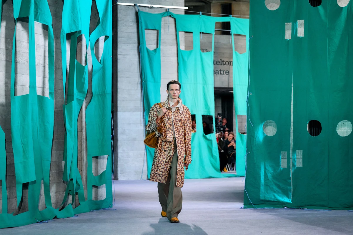 Fashion week: Burberry décline le trench et emprunte aux codes du sport