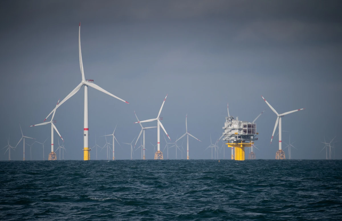 Dans la campagne anglaise, un projet d'éoliennes en mer met les nerfs à vif