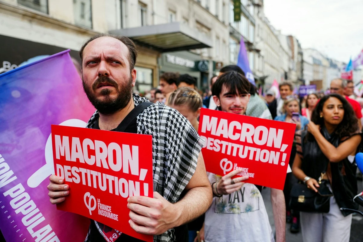 La gauche réunit des milliers de manifestants à Paris « contre le gouvernement Macron-Barnier »
