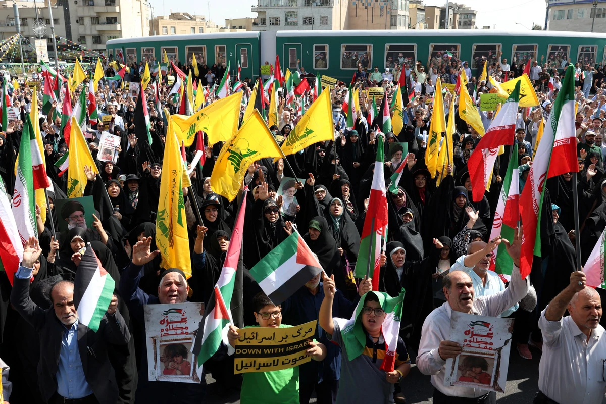 Des Iraniens dans la rue pour dénoncer les frappes israéliennes au Liban et à Gaza