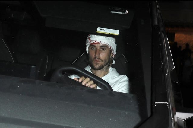 Justin Bieber porte un keffieh à Los Angeles