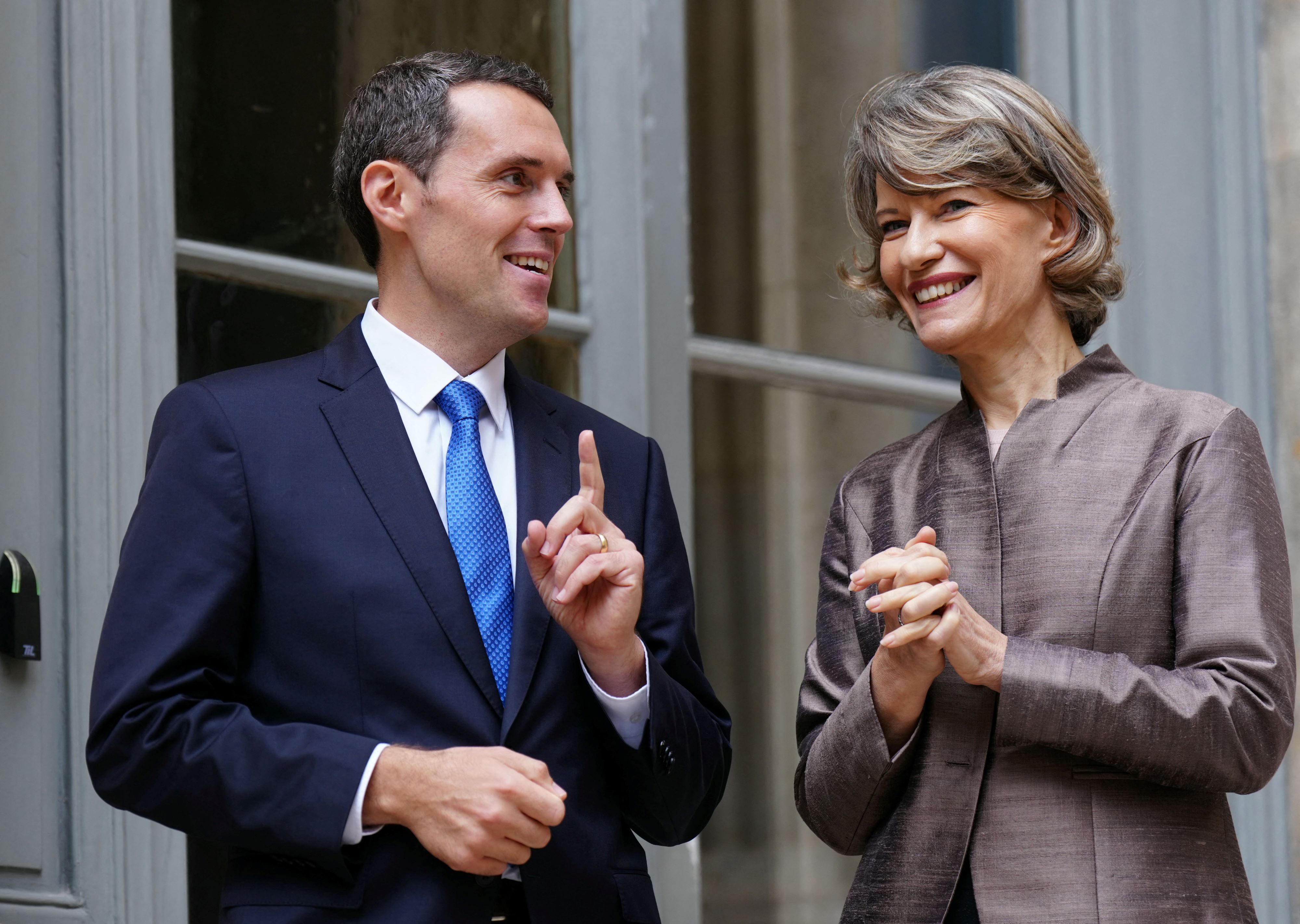 Interdiction totale des portables à l'école: le ministre Portier veut une généralisation en 2025