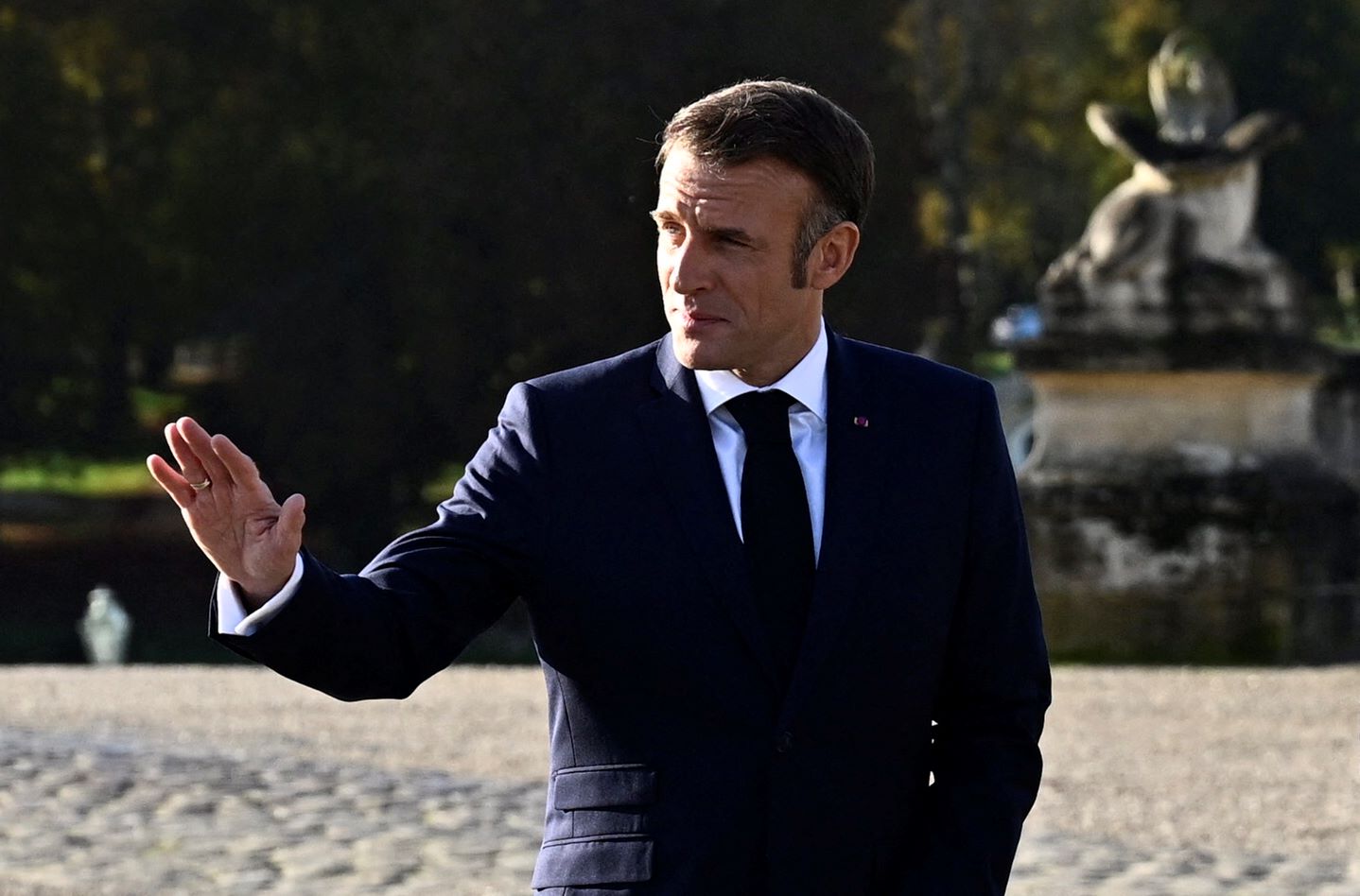 Nouvelle donne pour Macron à Bruxelles, son Premier ministre en arrière-plan