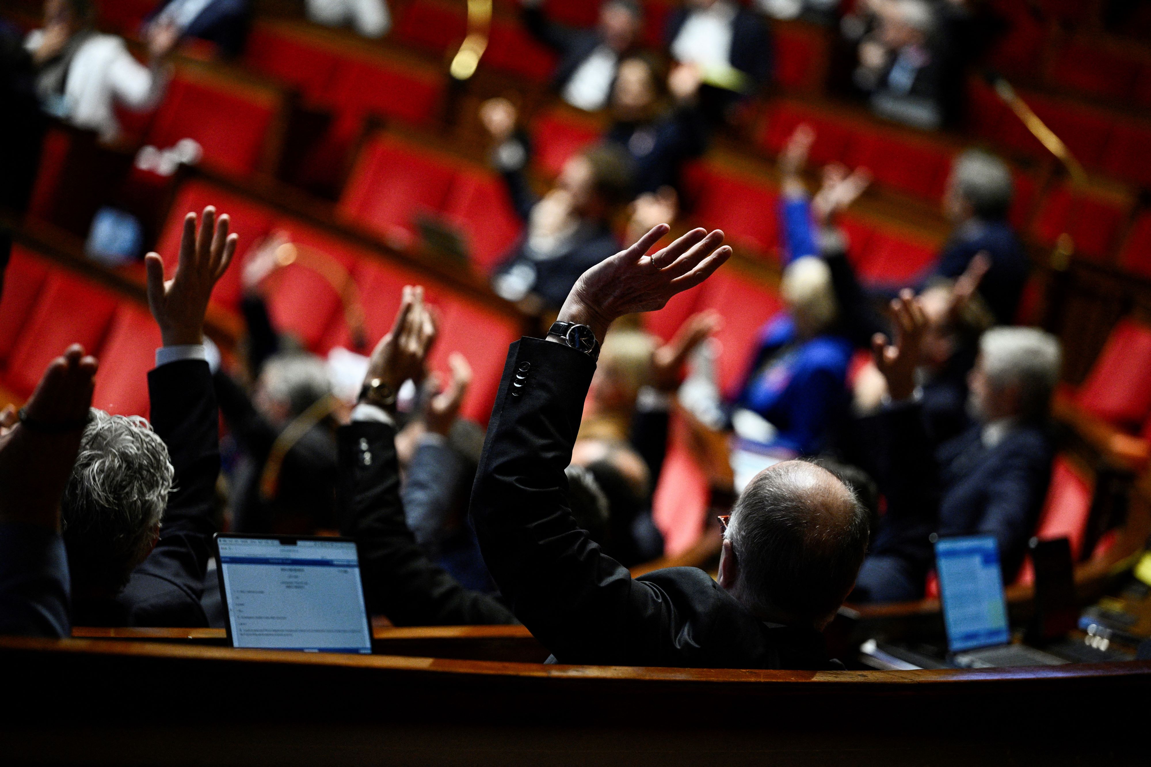 Budget: à l'Assemblée, le camp gouvernemental laisse le champ libre aux oppositions