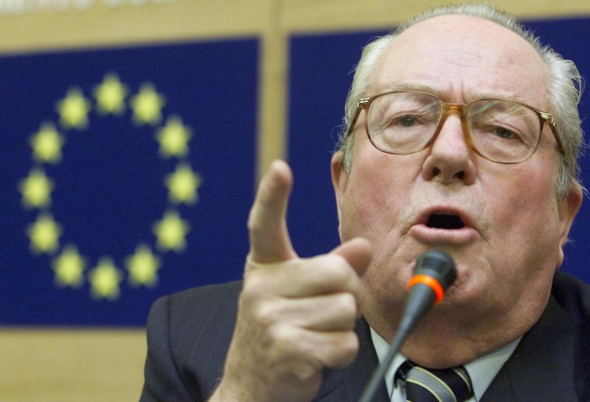 Le Parlement européen réclame 300 000 euros à Jean-Marie Le Pen pour des frais de mandat injustifiés.