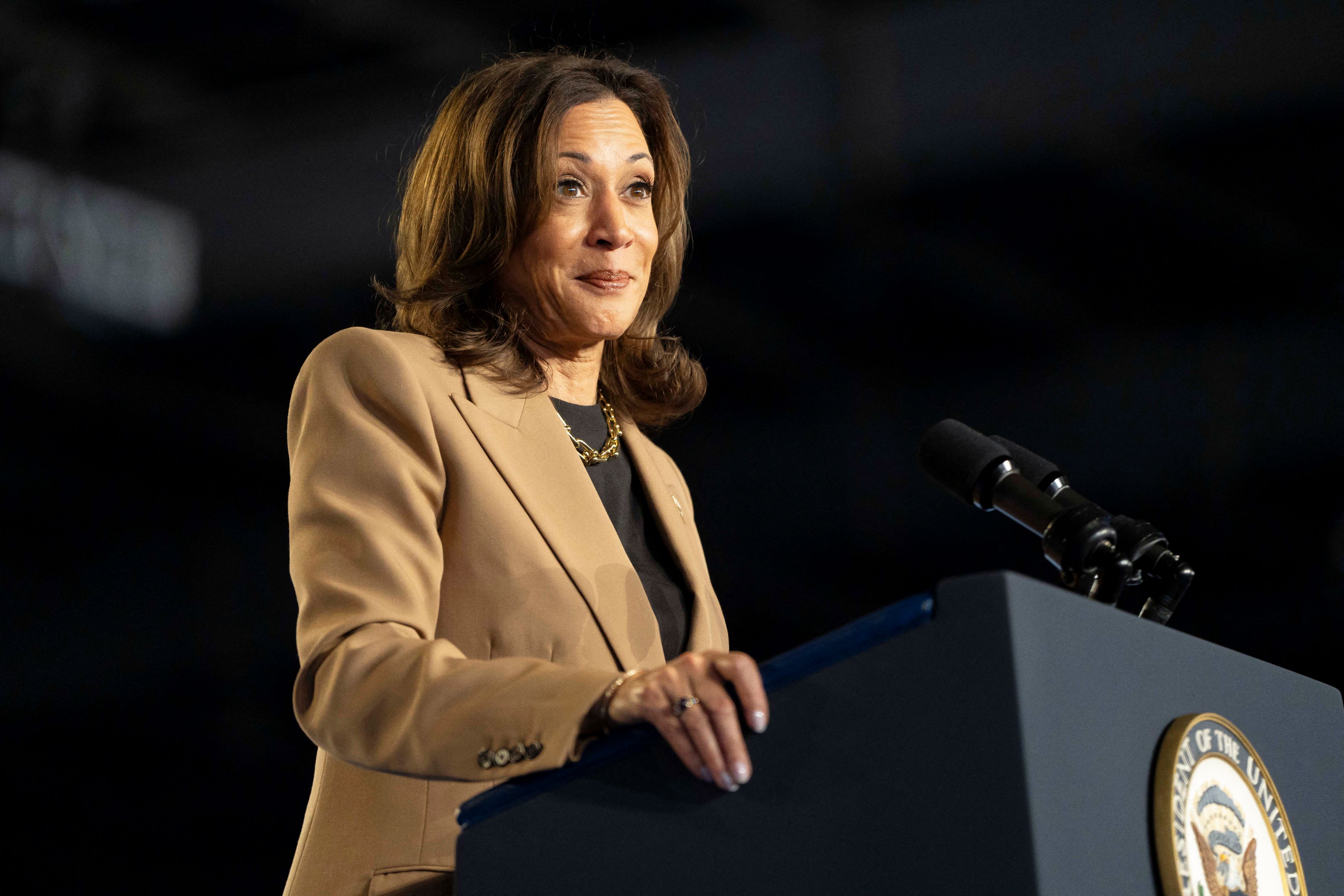 Harris tente la carte de l'âge et de la santé contre Trump
