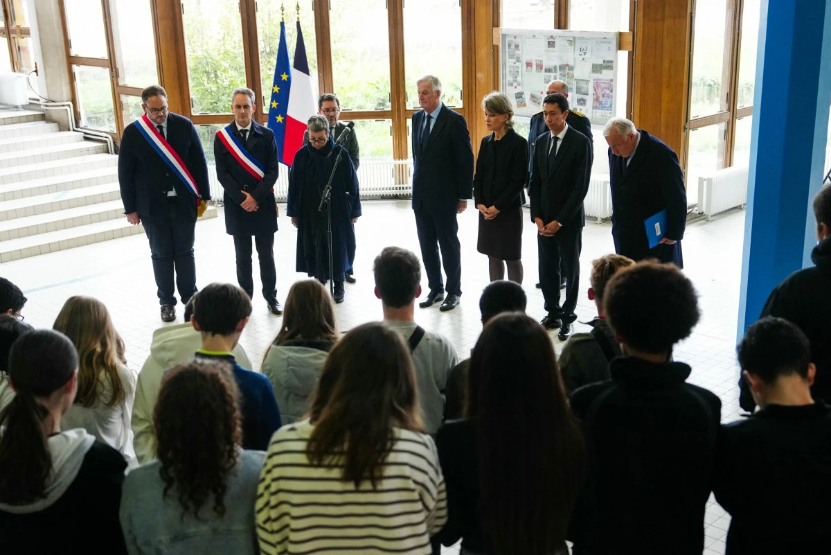 Minute de silence dans les collèges et lycées pour Samuel Paty et Dominique Bernard