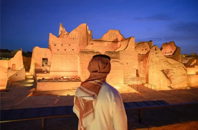 Les établissements touristiques saoudiens risquent des sanctions en cas de non-conformité, met en garde le ministère