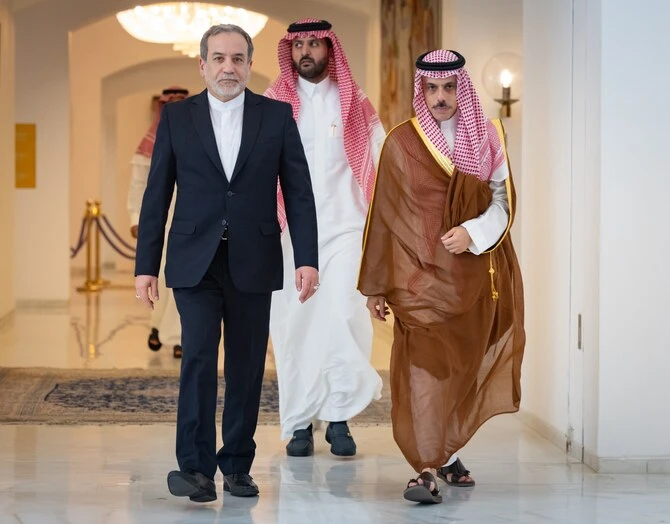 Le ministre saoudien des Affaires étrangères reçoit son homologue iranien à Riyad