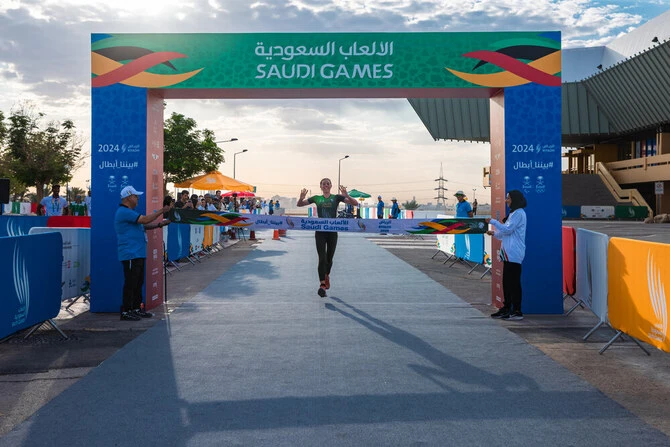 La princesse Dilayl couronne les vainqueurs du triathlon saoudien