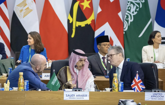 Ouverture du sommet G20: le ministre saoudien des AE appelle à la paix et aborde les défis mondiaux