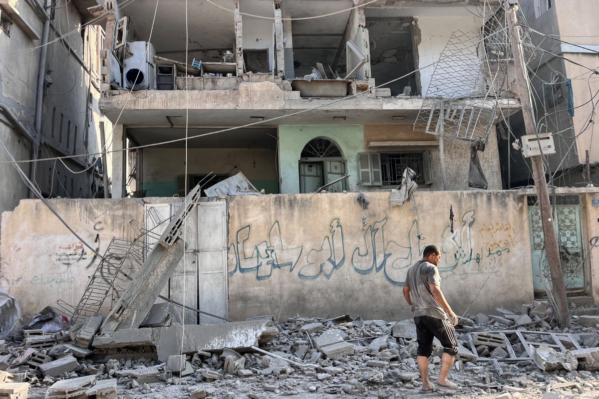 Gaza: la Défense civile annonce 12 morts dans une frappe sur une école transformée en refuge dans le nord