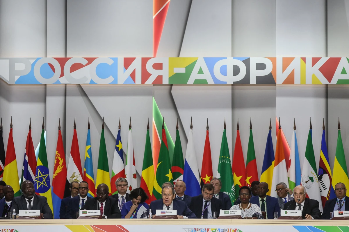 Poutine promet un "soutien total" aux pays africains