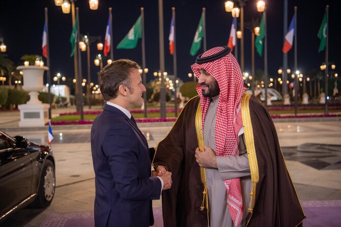 Macron en visite officielle à Riyad