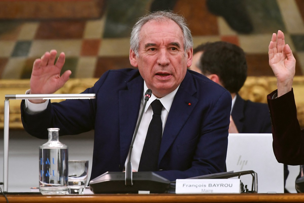 France: le Premier ministre sous le feu des critiques pour ne pas être allé à Mayotte