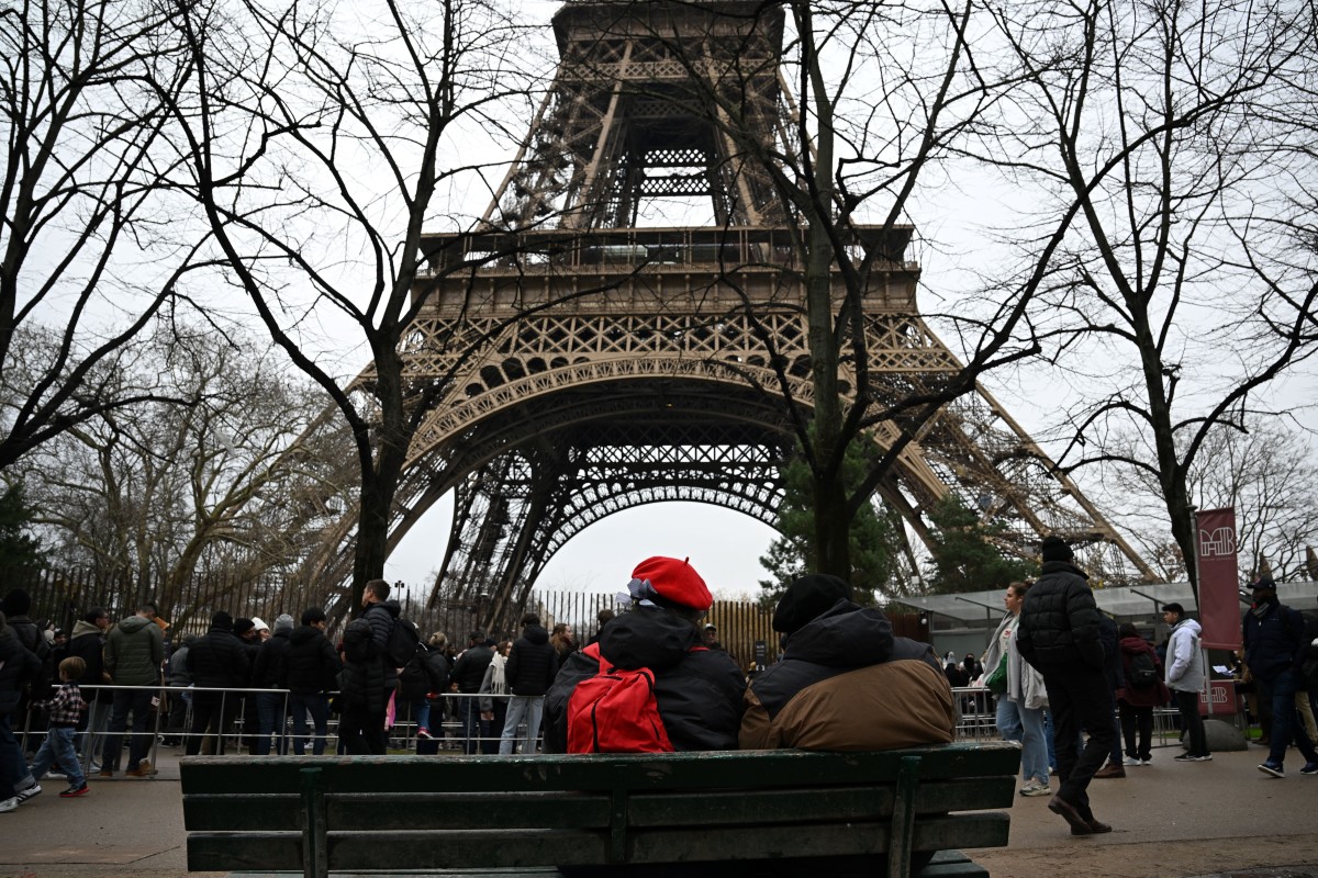 Les touristes de retour à Paris pour les fêtes de fin d’année