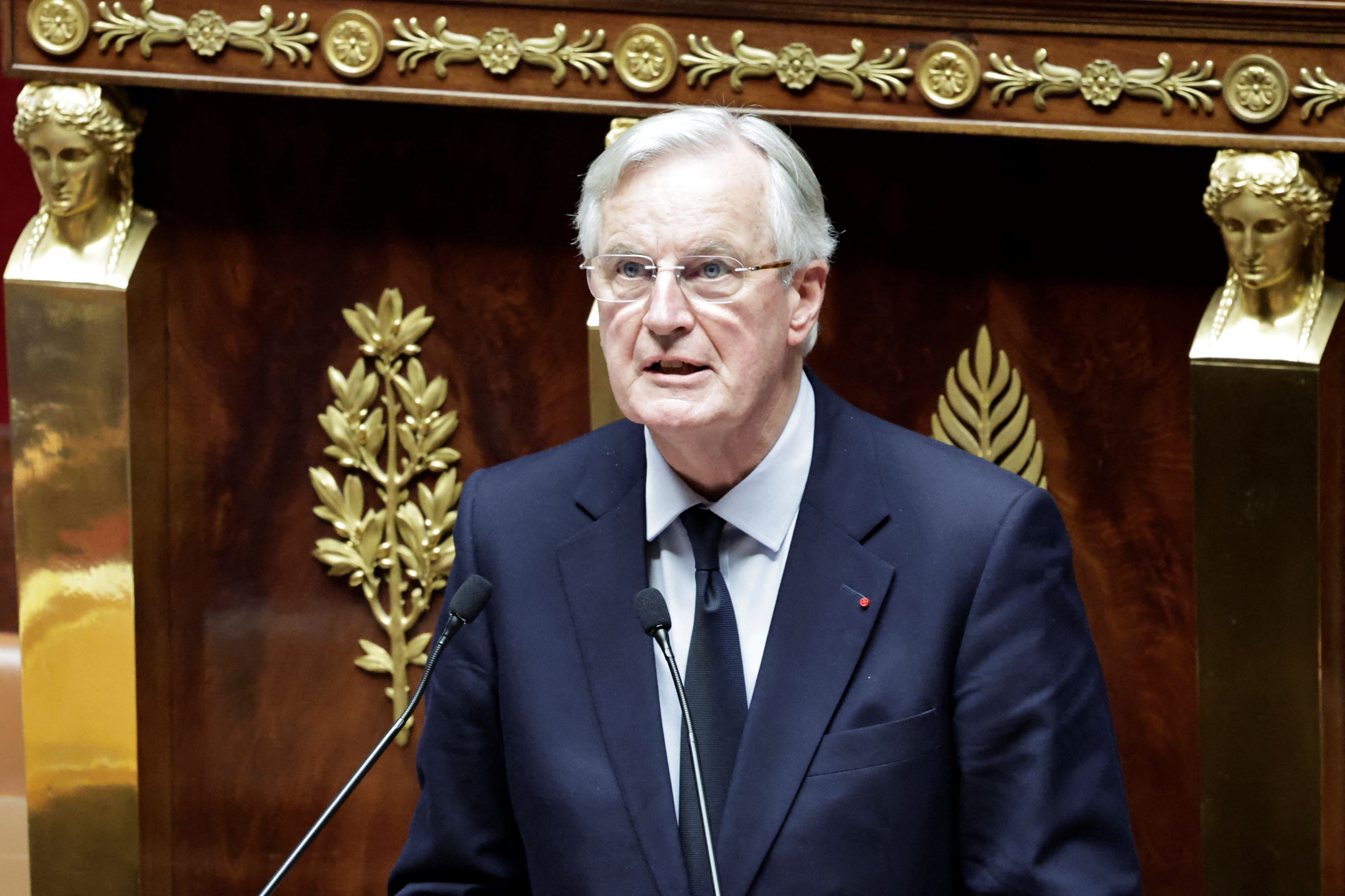 Censure : Barnier sonne l'alarme, sa succession est déjà dans tous les esprits