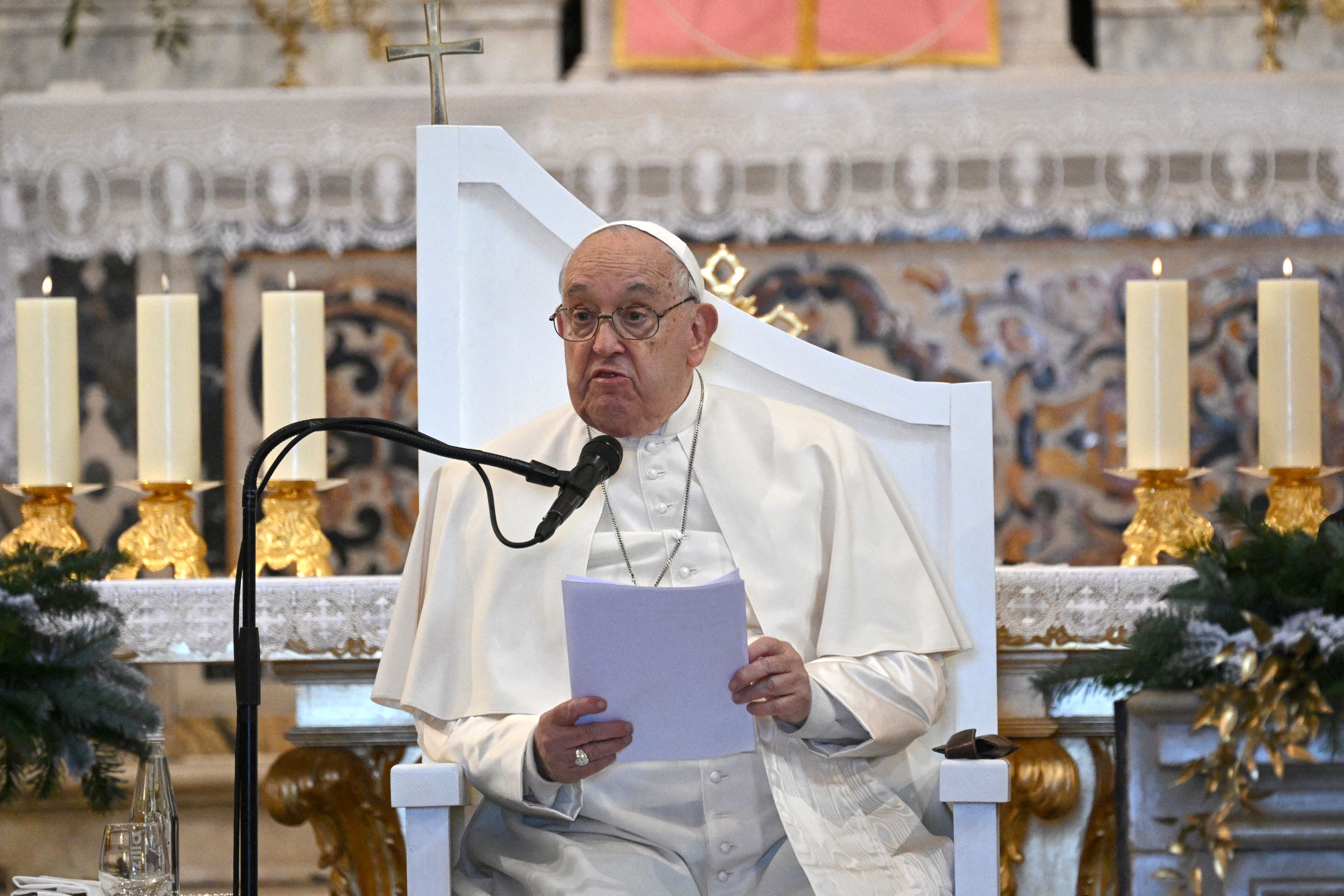 Le pape en Corse plaide pour une laïcité dont il souhaite qu'elle ne soit « ni statique ni figée »