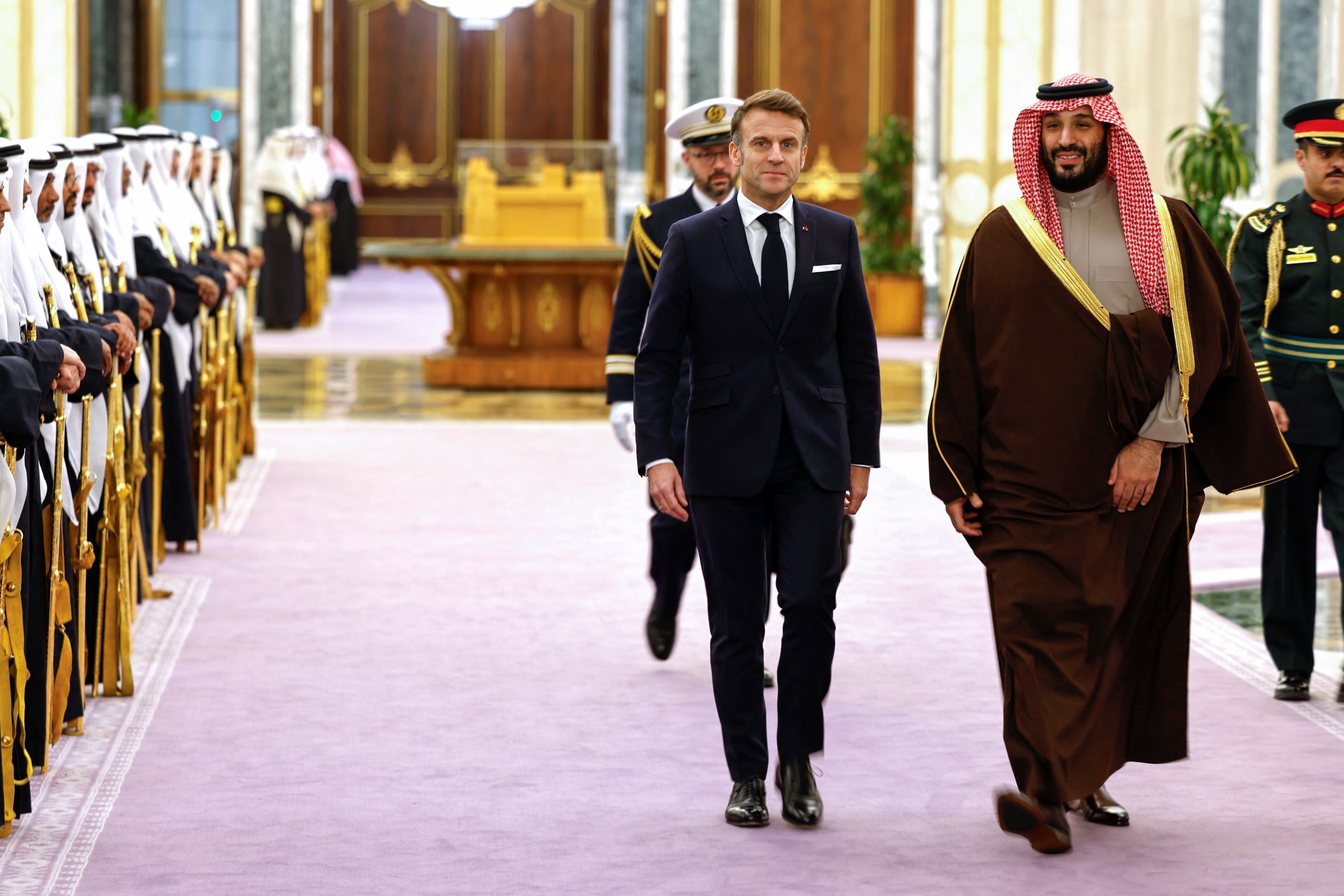 Depuis Ryad, Macron affirme que la France est un « partenaire fiable »