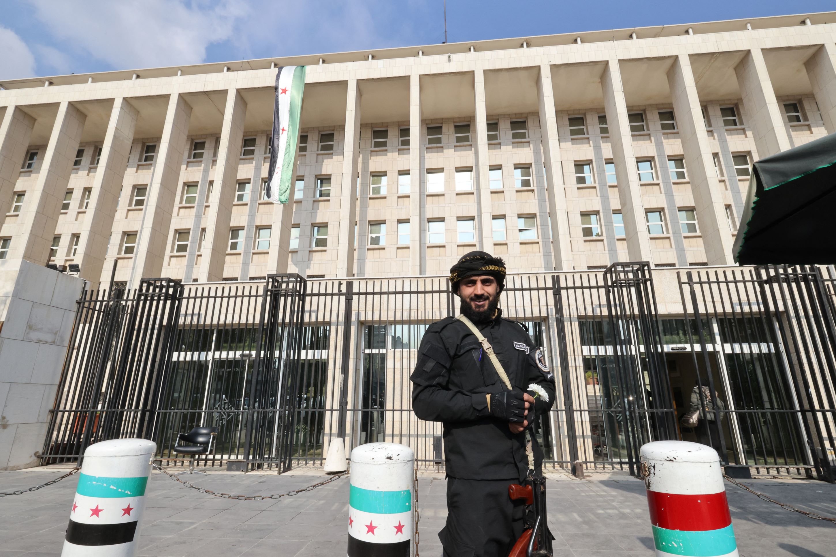 Syrie : le chef militaire du groupe HTS est nommé ministre de la Défense