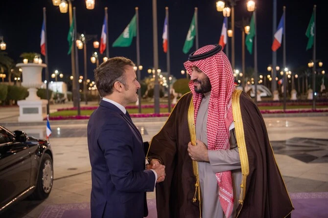 Macron en visite officielle à Riyad