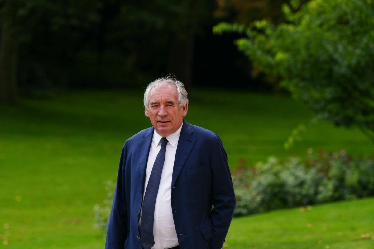 Censure, gouvernement: Macron reçoit Bayrou à déjeuner