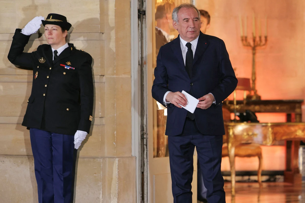 Bayrou entame ses consultations à Matignon
